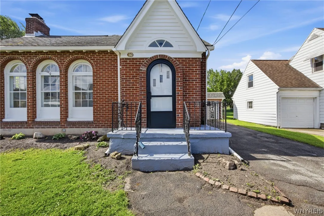 80 Linwood Avenue, Tonawanda, New York 14150, Tonawanda, New York 14150, 3 Bedrooms Bedrooms, 6 Rooms Rooms,1 BathroomBathrooms,Residential,For Sale,80 Linwood Avenue, Tonawanda, New York 14150,0,B1690817
