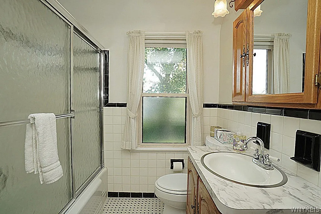 40 Kenton Road, Tonawanda, New York 14217, Tonawanda, New York 14217, 3 Bedrooms Bedrooms, 8 Rooms Rooms,1 BathroomBathrooms,Residential,For Sale,40 Kenton Road, Tonawanda, New York 14217,0,B1692242