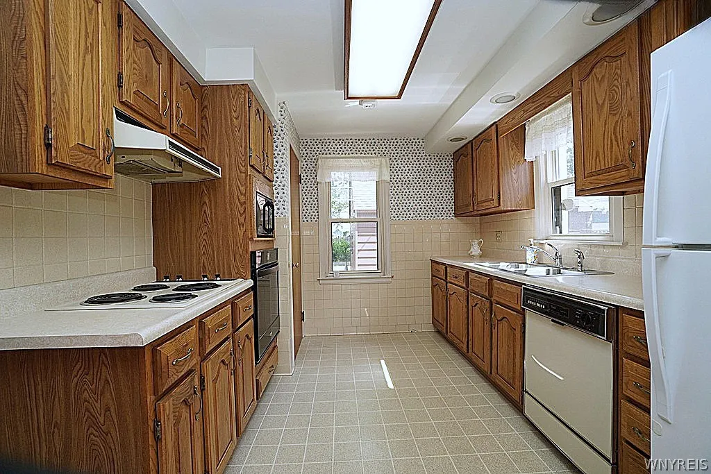 40 Kenton Road, Tonawanda, New York 14217, Tonawanda, New York 14217, 3 Bedrooms Bedrooms, 8 Rooms Rooms,1 BathroomBathrooms,Residential,For Sale,40 Kenton Road, Tonawanda, New York 14217,0,B1692242
