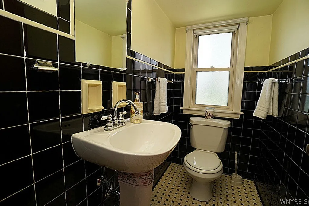 40 Kenton Road, Tonawanda, New York 14217, Tonawanda, New York 14217, 3 Bedrooms Bedrooms, 8 Rooms Rooms,1 BathroomBathrooms,Residential,For Sale,40 Kenton Road, Tonawanda, New York 14217,0,B1692242