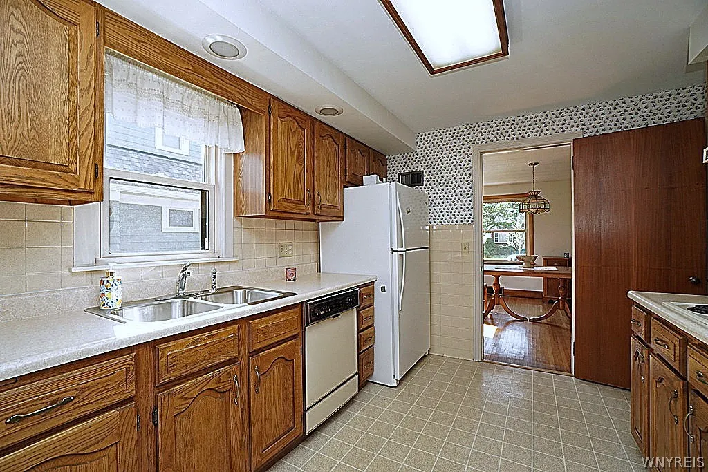 40 Kenton Road, Tonawanda, New York 14217, Tonawanda, New York 14217, 3 Bedrooms Bedrooms, 8 Rooms Rooms,1 BathroomBathrooms,Residential,For Sale,40 Kenton Road, Tonawanda, New York 14217,0,B1692242