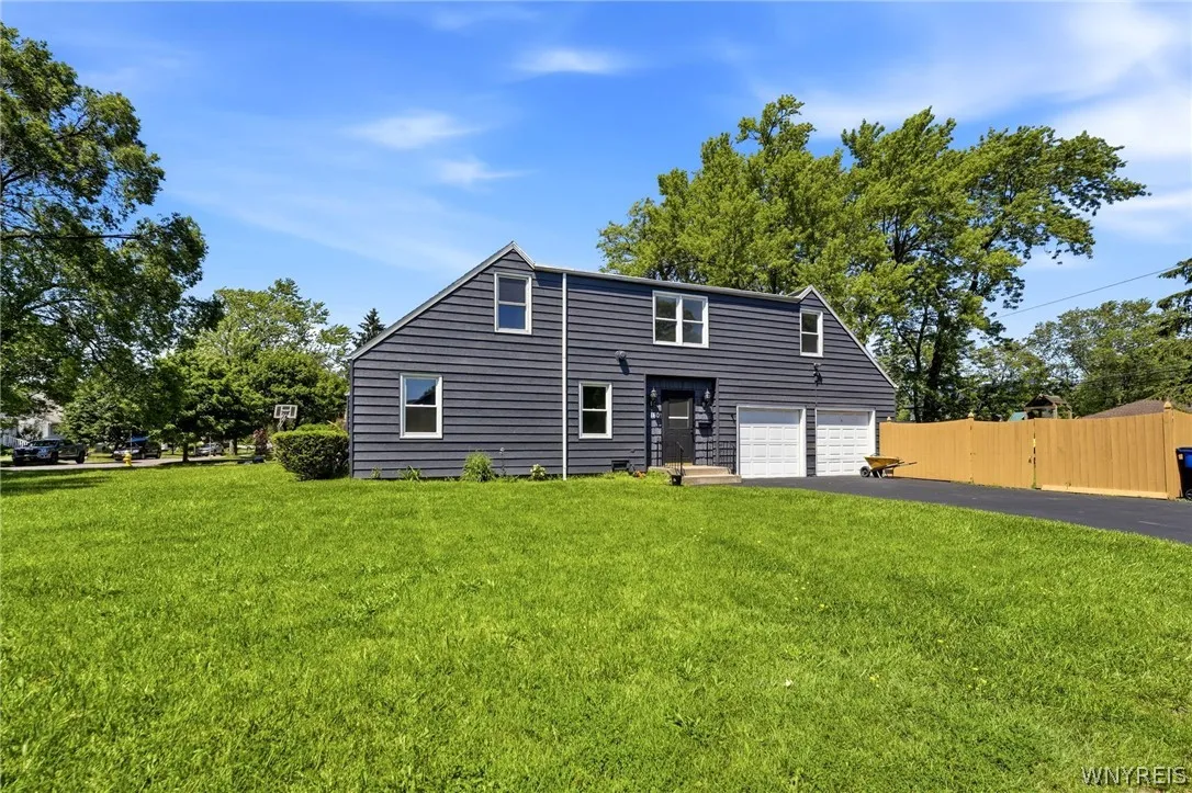 180 Royal Parkway West, Amherst, New York 14221, Amherst, New York 14221, 6 Bedrooms Bedrooms, 12 Rooms Rooms,3 BathroomsBathrooms,Residential,For Sale,180 Royal Parkway West, Amherst, New York 14221,0,B1689572