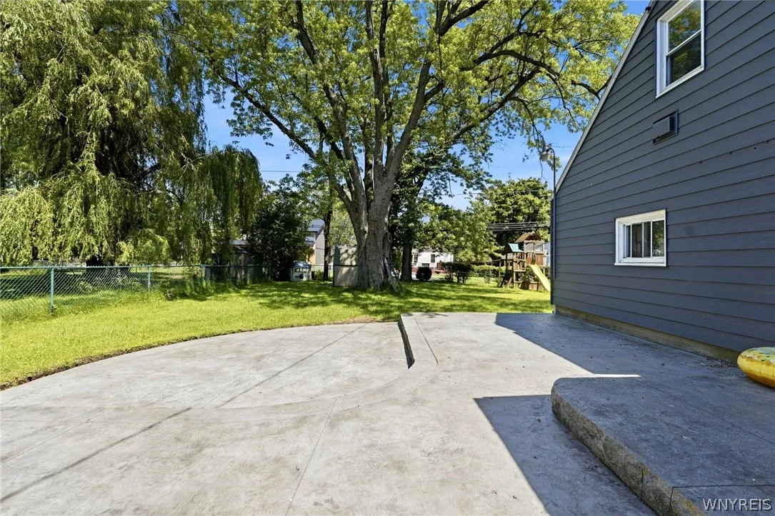 180 Royal Parkway West, Amherst, New York 14221, Amherst, New York 14221, 6 Bedrooms Bedrooms, 12 Rooms Rooms,3 BathroomsBathrooms,Residential,For Sale,180 Royal Parkway West, Amherst, New York 14221,0,B1689572