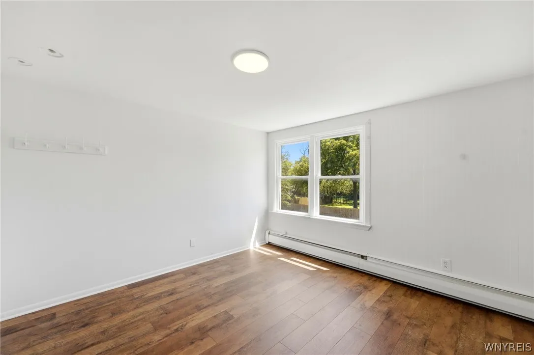 180 Royal Parkway West, Amherst, New York 14221, Amherst, New York 14221, 6 Bedrooms Bedrooms, 12 Rooms Rooms,3 BathroomsBathrooms,Residential,For Sale,180 Royal Parkway West, Amherst, New York 14221,0,B1689572