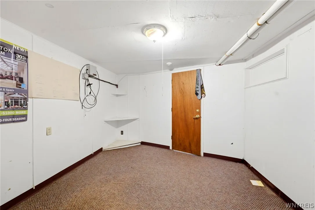 180 Royal Parkway West, Amherst, New York 14221, Amherst, New York 14221, 6 Bedrooms Bedrooms, 12 Rooms Rooms,3 BathroomsBathrooms,Residential,For Sale,180 Royal Parkway West, Amherst, New York 14221,0,B1689572