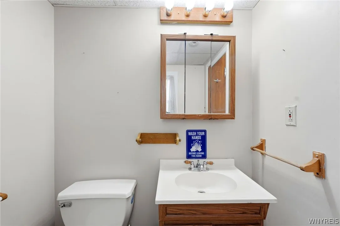 180 Royal Parkway West, Amherst, New York 14221, Amherst, New York 14221, 6 Bedrooms Bedrooms, 12 Rooms Rooms,3 BathroomsBathrooms,Residential,For Sale,180 Royal Parkway West, Amherst, New York 14221,0,B1689572