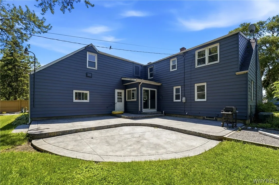 180 Royal Parkway West, Amherst, New York 14221, Amherst, New York 14221, 6 Bedrooms Bedrooms, 12 Rooms Rooms,3 BathroomsBathrooms,Residential,For Sale,180 Royal Parkway West, Amherst, New York 14221,0,B1689572