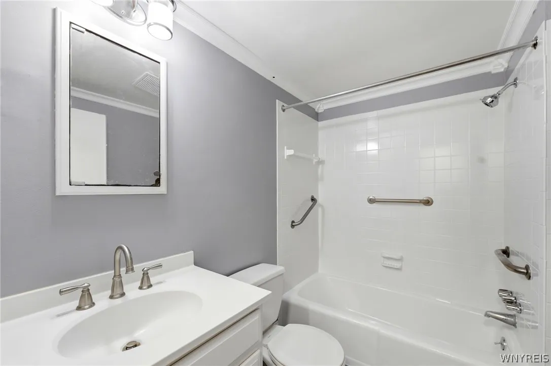 180 Royal Parkway West, Amherst, New York 14221, Amherst, New York 14221, 6 Bedrooms Bedrooms, 12 Rooms Rooms,3 BathroomsBathrooms,Residential,For Sale,180 Royal Parkway West, Amherst, New York 14221,0,B1689572