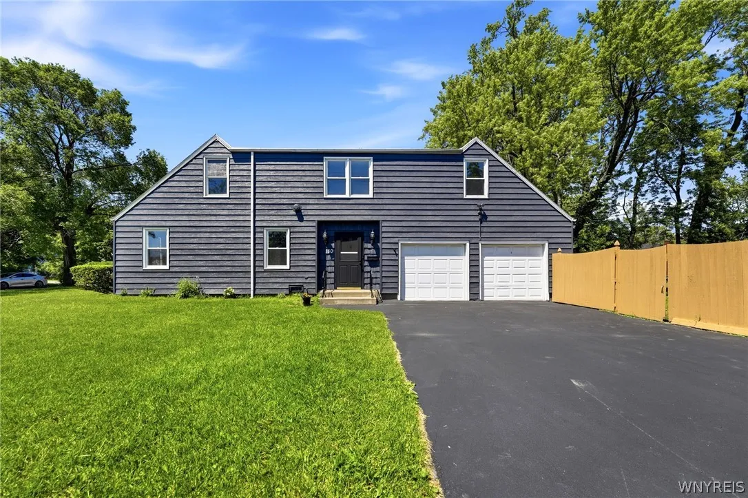 180 Royal Parkway West, Amherst, New York 14221, Amherst, New York 14221, 6 Bedrooms Bedrooms, 12 Rooms Rooms,3 BathroomsBathrooms,Residential,For Sale,180 Royal Parkway West, Amherst, New York 14221,0,B1689572