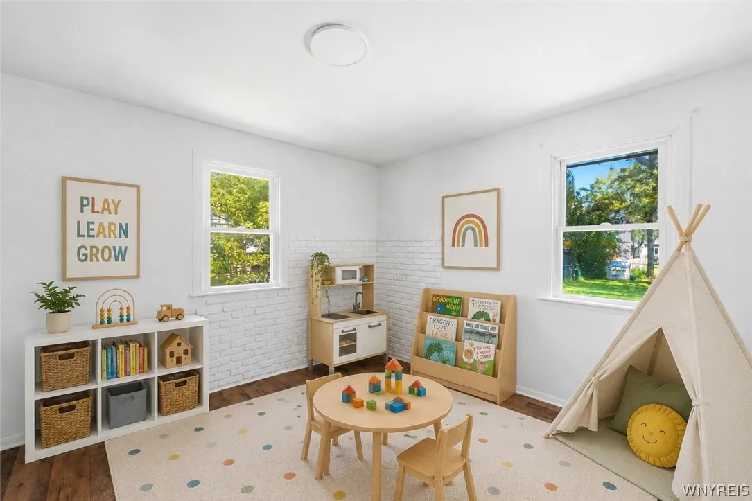 180 Royal Parkway West, Amherst, New York 14221, Amherst, New York 14221, 6 Bedrooms Bedrooms, 12 Rooms Rooms,3 BathroomsBathrooms,Residential,For Sale,180 Royal Parkway West, Amherst, New York 14221,0,B1689572