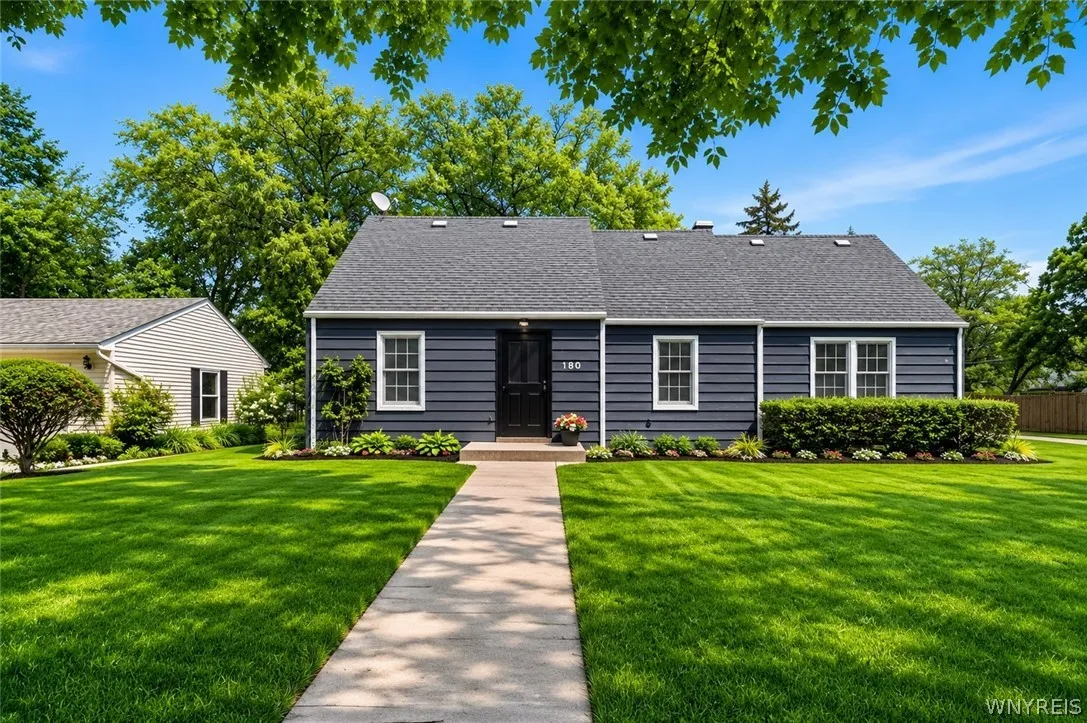 180 Royal Parkway West, Amherst, New York 14221, Amherst, New York 14221, 6 Bedrooms Bedrooms, 12 Rooms Rooms,3 BathroomsBathrooms,Residential,For Sale,180 Royal Parkway West, Amherst, New York 14221,0,B1689572