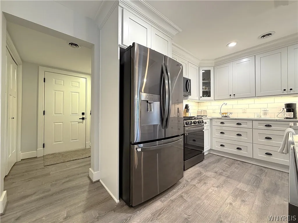 10975 Main Street, Clarence, New York 14031, Clarence, New York 14031, 3 Bedrooms Bedrooms, 7 Rooms Rooms,2 BathroomsBathrooms,Residential Lease,For Rent,10975 Main Street, Clarence, New York 14031,0,B1691925