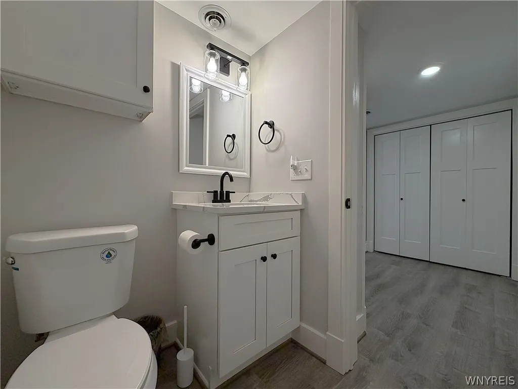 10975 Main Street, Clarence, New York 14031, Clarence, New York 14031, 3 Bedrooms Bedrooms, 7 Rooms Rooms,2 BathroomsBathrooms,Residential Lease,For Rent,10975 Main Street, Clarence, New York 14031,0,B1691925
