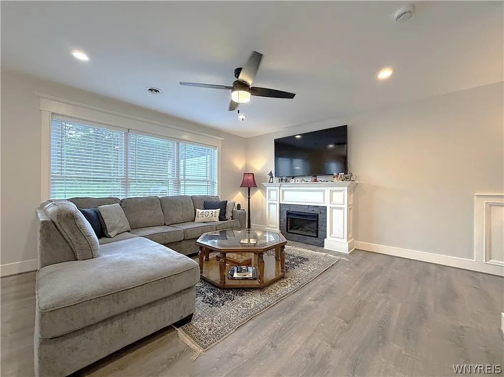 10975 Main Street, Clarence, New York 14031, Clarence, New York 14031, 3 Bedrooms Bedrooms, 7 Rooms Rooms,2 BathroomsBathrooms,Residential Lease,For Rent,10975 Main Street, Clarence, New York 14031,0,B1691925