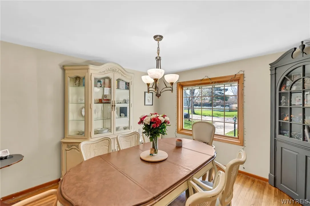 252 Royal Parkway East, Amherst, New York 14221, Amherst, New York 14221, 3 Bedrooms Bedrooms, 7 Rooms Rooms,1 BathroomBathrooms,Residential Lease,For Rent,252 Royal Parkway East, Amherst, New York 14221,0,B1692567