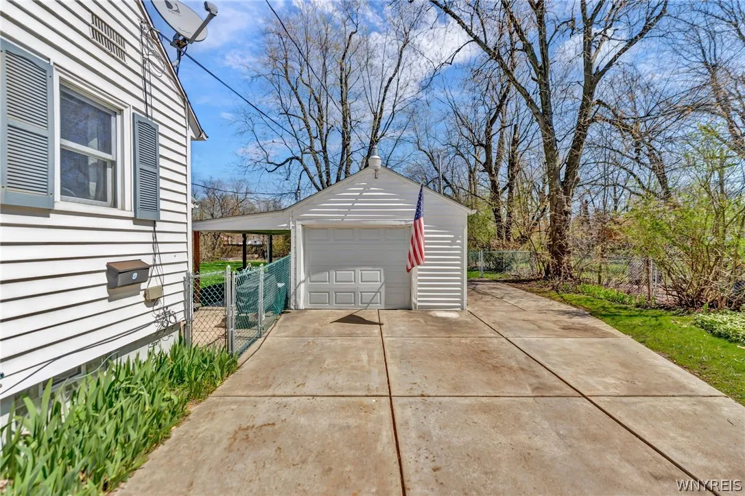 252 Royal Parkway East, Amherst, New York 14221, Amherst, New York 14221, 3 Bedrooms Bedrooms, 7 Rooms Rooms,1 BathroomBathrooms,Residential Lease,For Rent,252 Royal Parkway East, Amherst, New York 14221,0,B1692567