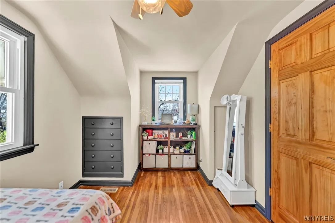 252 Royal Parkway East, Amherst, New York 14221, Amherst, New York 14221, 3 Bedrooms Bedrooms, 7 Rooms Rooms,1 BathroomBathrooms,Residential Lease,For Rent,252 Royal Parkway East, Amherst, New York 14221,0,B1692567
