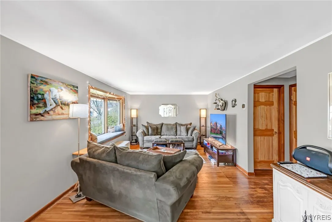 252 Royal Parkway East, Amherst, New York 14221, Amherst, New York 14221, 3 Bedrooms Bedrooms, 7 Rooms Rooms,1 BathroomBathrooms,Residential Lease,For Rent,252 Royal Parkway East, Amherst, New York 14221,0,B1692567