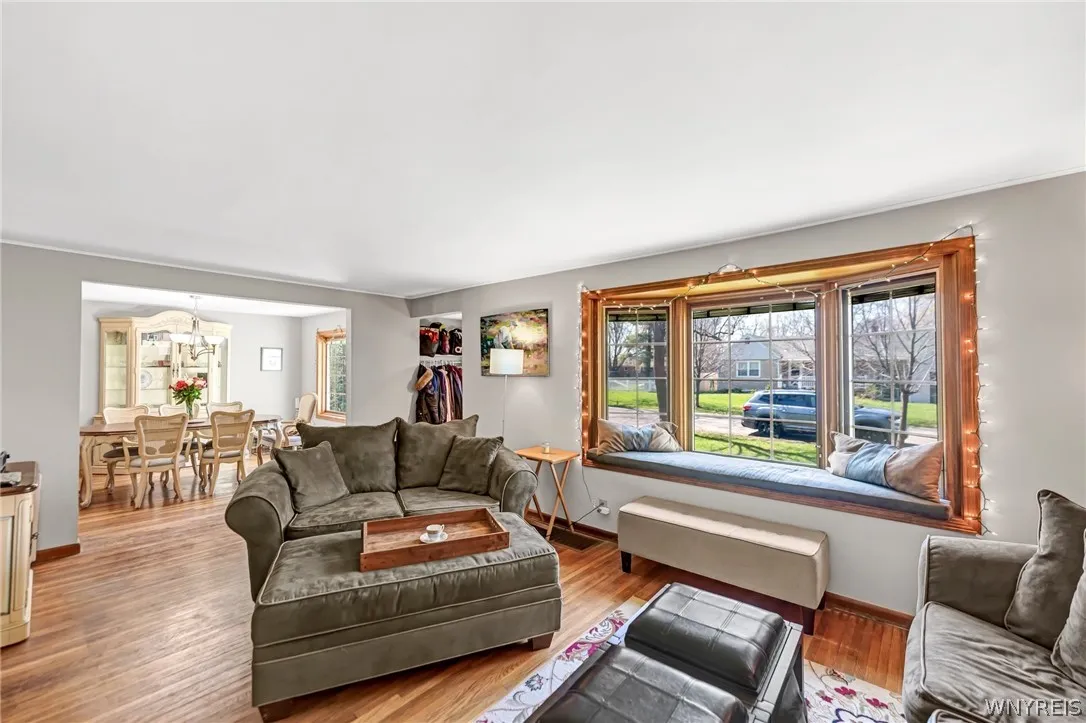 252 Royal Parkway East, Amherst, New York 14221, Amherst, New York 14221, 3 Bedrooms Bedrooms, 7 Rooms Rooms,1 BathroomBathrooms,Residential Lease,For Rent,252 Royal Parkway East, Amherst, New York 14221,0,B1692567