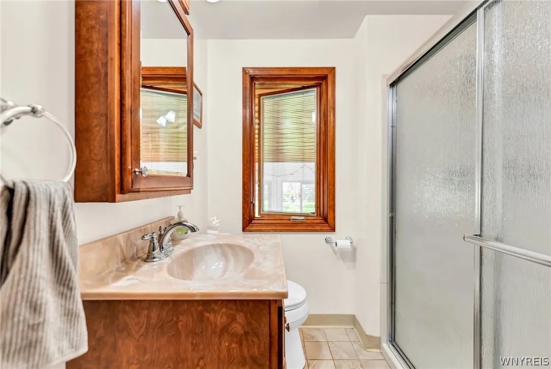 252 Royal Parkway East, Amherst, New York 14221, Amherst, New York 14221, 3 Bedrooms Bedrooms, 7 Rooms Rooms,1 BathroomBathrooms,Residential Lease,For Rent,252 Royal Parkway East, Amherst, New York 14221,0,B1692567