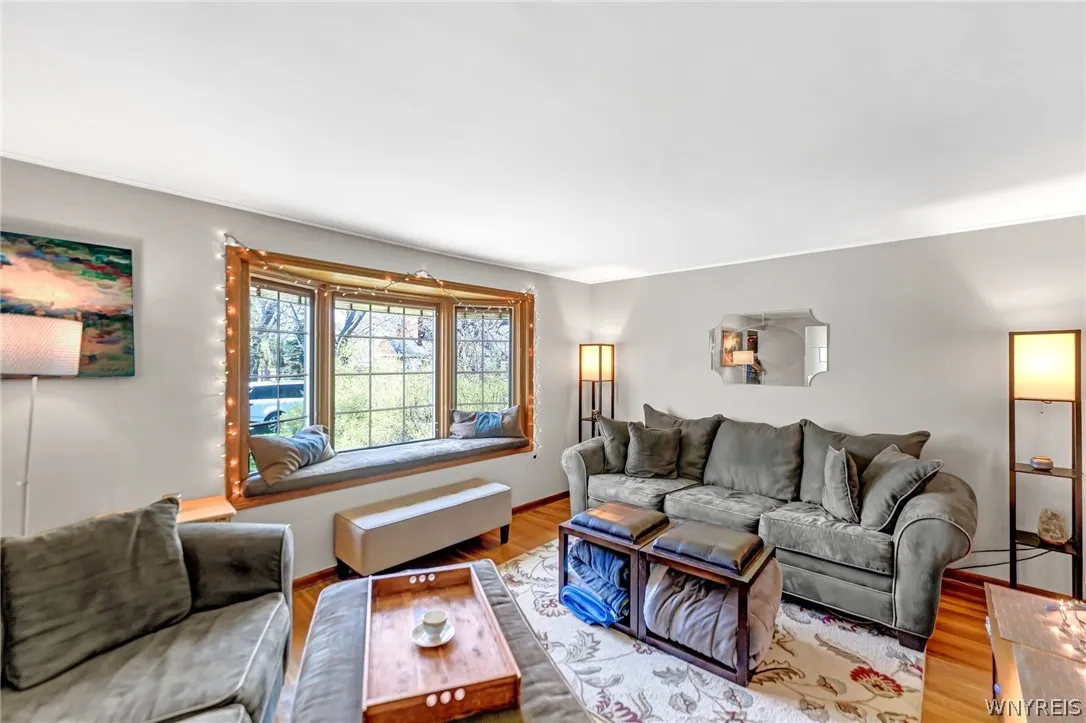 252 Royal Parkway East, Amherst, New York 14221, Amherst, New York 14221, 3 Bedrooms Bedrooms, 7 Rooms Rooms,1 BathroomBathrooms,Residential Lease,For Rent,252 Royal Parkway East, Amherst, New York 14221,0,B1692567