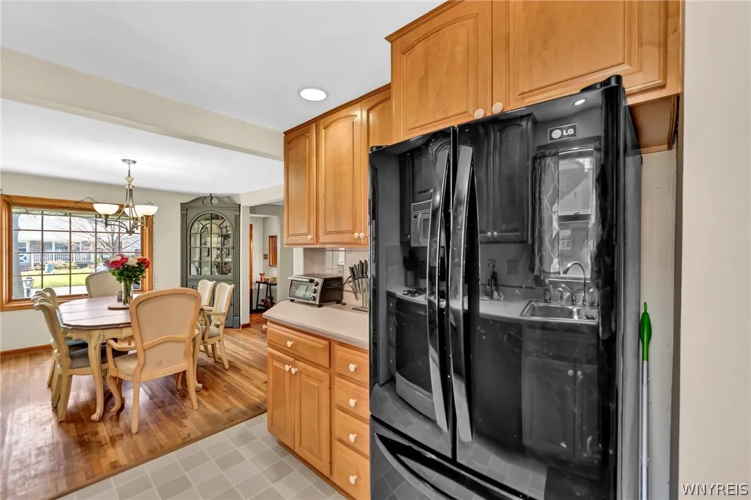 252 Royal Parkway East, Amherst, New York 14221, Amherst, New York 14221, 3 Bedrooms Bedrooms, 7 Rooms Rooms,1 BathroomBathrooms,Residential Lease,For Rent,252 Royal Parkway East, Amherst, New York 14221,0,B1692567