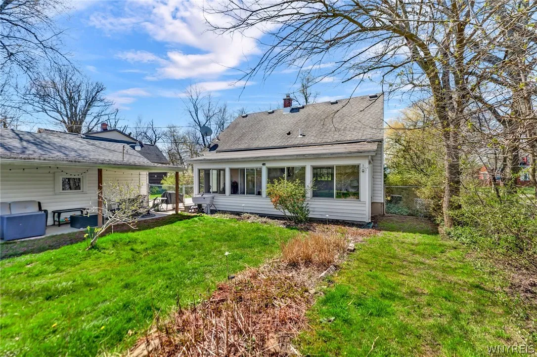 252 Royal Parkway East, Amherst, New York 14221, Amherst, New York 14221, 3 Bedrooms Bedrooms, 7 Rooms Rooms,1 BathroomBathrooms,Residential Lease,For Rent,252 Royal Parkway East, Amherst, New York 14221,0,B1692567