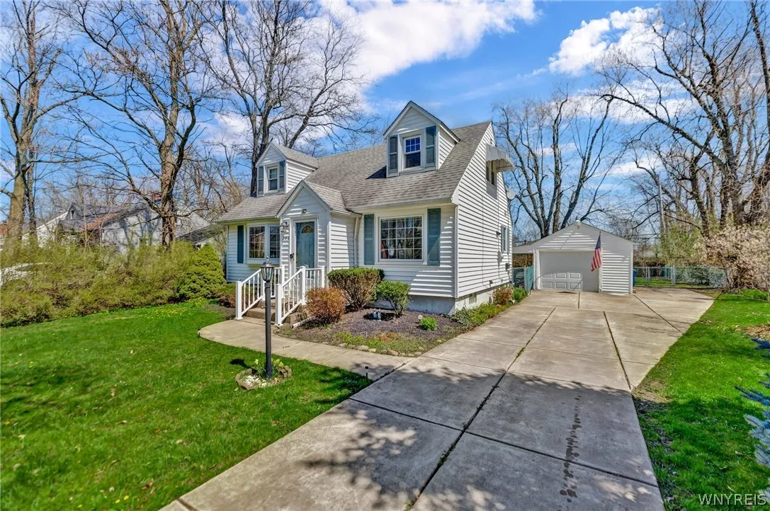 252 Royal Parkway East, Amherst, New York 14221, Amherst, New York 14221, 3 Bedrooms Bedrooms, 7 Rooms Rooms,1 BathroomBathrooms,Residential Lease,For Rent,252 Royal Parkway East, Amherst, New York 14221,0,B1692567