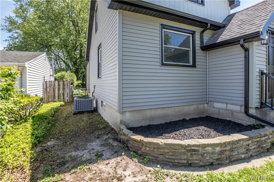 245 N Ellicott St, Amherst, New York 14221, Amherst, New York 14221, 3 Bedrooms Bedrooms, 7 Rooms Rooms,2 BathroomsBathrooms,Residential,For Sale,245 N Ellicott St, Amherst, New York 14221,0,B1692608