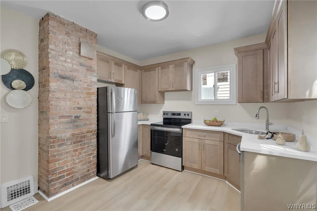 1097 Tonawanda Street, Buffalo, New York 14207, Buffalo, New York 14207, 4 Bedrooms Bedrooms, 12 Rooms Rooms,1 BathroomBathrooms,Residential Lease,For Rent,1097 Tonawanda Street, Buffalo, New York 14207,0,B1692692