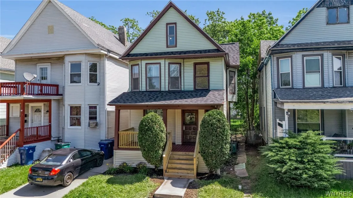 1097 Tonawanda Street, Buffalo, New York 14207, Buffalo, New York 14207, 4 Bedrooms Bedrooms, 12 Rooms Rooms,1 BathroomBathrooms,Residential Lease,For Rent,1097 Tonawanda Street, Buffalo, New York 14207,0,B1692692