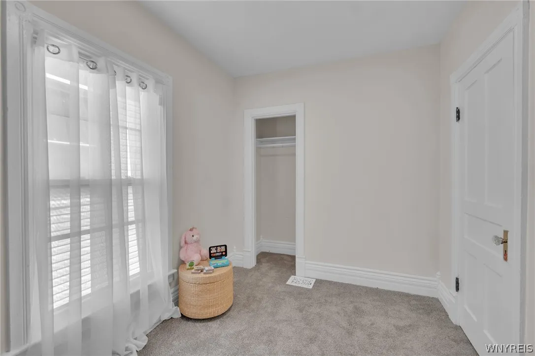 1097 Tonawanda Street, Buffalo, New York 14207, Buffalo, New York 14207, 4 Bedrooms Bedrooms, 12 Rooms Rooms,1 BathroomBathrooms,Residential Lease,For Rent,1097 Tonawanda Street, Buffalo, New York 14207,0,B1692692