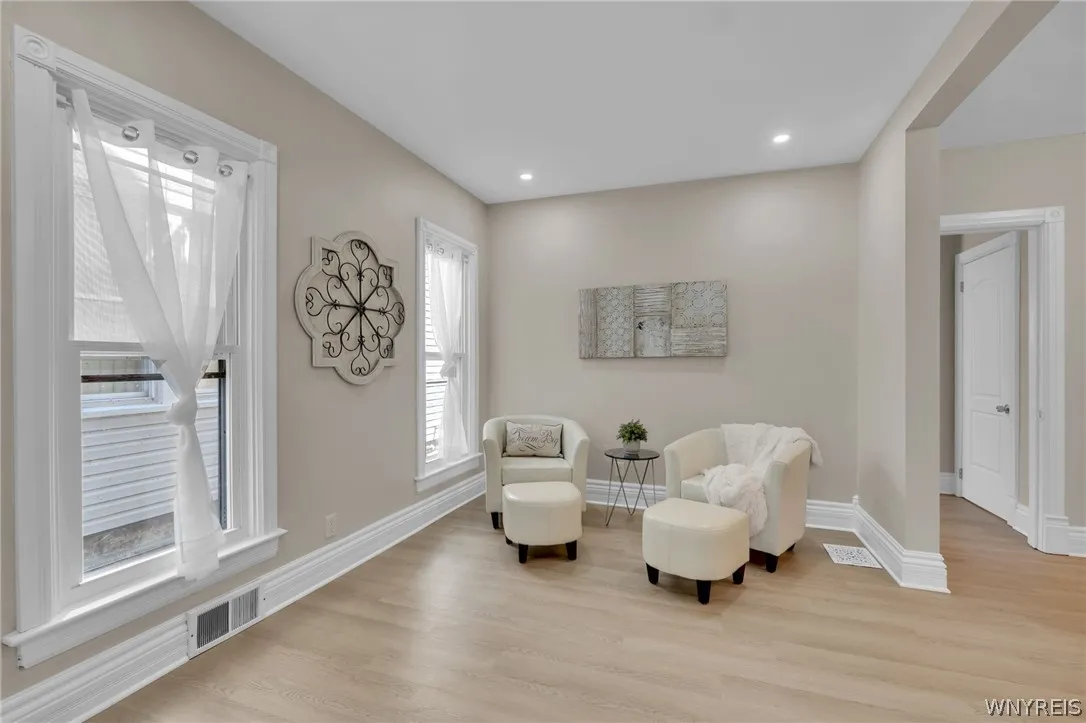 1097 Tonawanda Street, Buffalo, New York 14207, Buffalo, New York 14207, 4 Bedrooms Bedrooms, 12 Rooms Rooms,1 BathroomBathrooms,Residential Lease,For Rent,1097 Tonawanda Street, Buffalo, New York 14207,0,B1692692