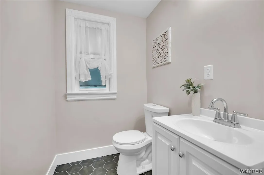 1097 Tonawanda Street, Buffalo, New York 14207, Buffalo, New York 14207, 4 Bedrooms Bedrooms, 12 Rooms Rooms,1 BathroomBathrooms,Residential Lease,For Rent,1097 Tonawanda Street, Buffalo, New York 14207,0,B1692692