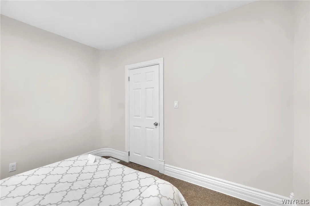 1097 Tonawanda Street, Buffalo, New York 14207, Buffalo, New York 14207, 4 Bedrooms Bedrooms, 12 Rooms Rooms,1 BathroomBathrooms,Residential Lease,For Rent,1097 Tonawanda Street, Buffalo, New York 14207,0,B1692692