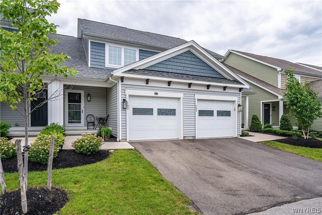 303 Carriage Lane, West Seneca, New York 14224, West Seneca, New York 14224, 2 Bedroom Bedrooms, 5 Room Rooms,2 BathroomBathrooms,Residential,For Sale,303 Carriage Lane, West Seneca, New York 14224,0,B1692622