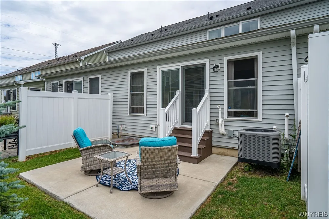 303 Carriage Lane, West Seneca, New York 14224, West Seneca, New York 14224, 2 Bedroom Bedrooms, 5 Room Rooms,2 BathroomBathrooms,Residential,For Sale,303 Carriage Lane, West Seneca, New York 14224,0,B1692622