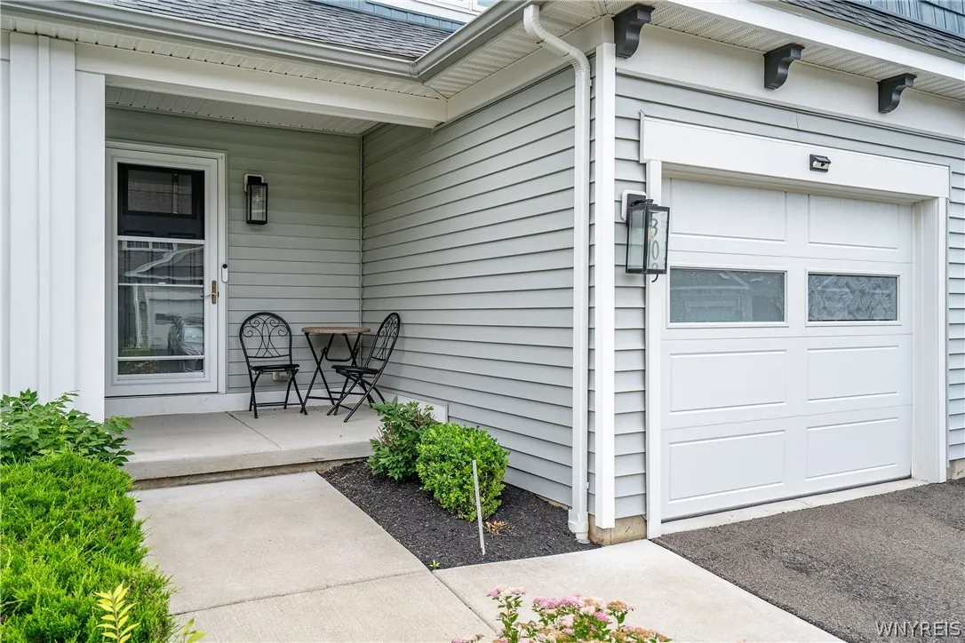303 Carriage Lane, West Seneca, New York 14224, West Seneca, New York 14224, 2 Bedroom Bedrooms, 5 Room Rooms,2 BathroomBathrooms,Residential,For Sale,303 Carriage Lane, West Seneca, New York 14224,0,B1692622
