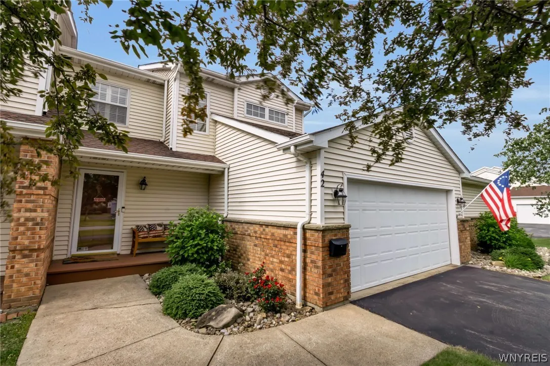 42 Hastings Drive, Orchard Park, New York 14127, Orchard Park, New York 14127, 3 Bedrooms Bedrooms, 6 Rooms Rooms,2 BathroomsBathrooms,Residential,For Sale,42 Hastings Drive, Orchard Park, New York 14127,0,B1692630
