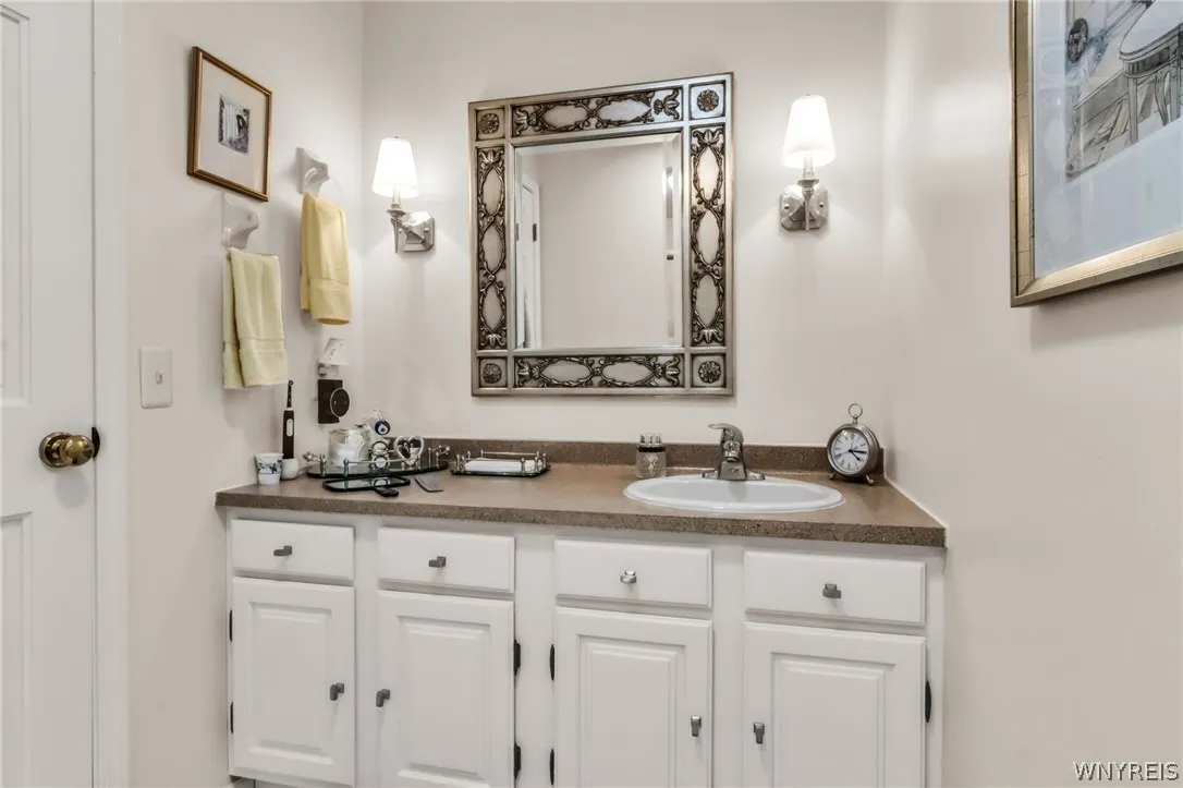 42 Hastings Drive, Orchard Park, New York 14127, Orchard Park, New York 14127, 3 Bedrooms Bedrooms, 6 Rooms Rooms,2 BathroomsBathrooms,Residential,For Sale,42 Hastings Drive, Orchard Park, New York 14127,0,B1692630