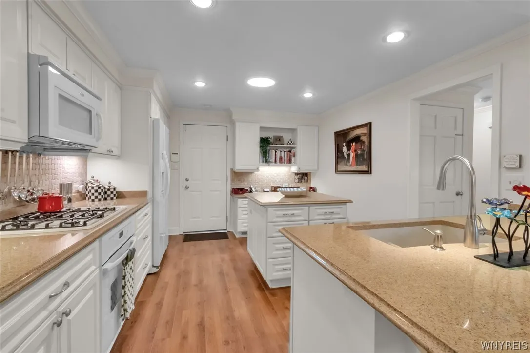 42 Hastings Drive, Orchard Park, New York 14127, Orchard Park, New York 14127, 3 Bedrooms Bedrooms, 6 Rooms Rooms,2 BathroomsBathrooms,Residential,For Sale,42 Hastings Drive, Orchard Park, New York 14127,0,B1692630