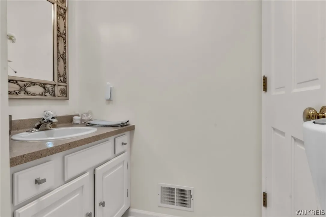 42 Hastings Drive, Orchard Park, New York 14127, Orchard Park, New York 14127, 3 Bedrooms Bedrooms, 6 Rooms Rooms,2 BathroomsBathrooms,Residential,For Sale,42 Hastings Drive, Orchard Park, New York 14127,0,B1692630