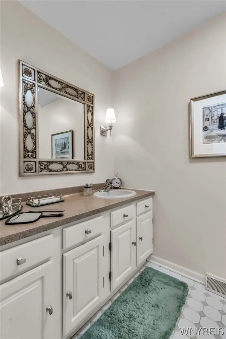 42 Hastings Drive, Orchard Park, New York 14127, Orchard Park, New York 14127, 3 Bedrooms Bedrooms, 6 Rooms Rooms,2 BathroomsBathrooms,Residential,For Sale,42 Hastings Drive, Orchard Park, New York 14127,0,B1692630