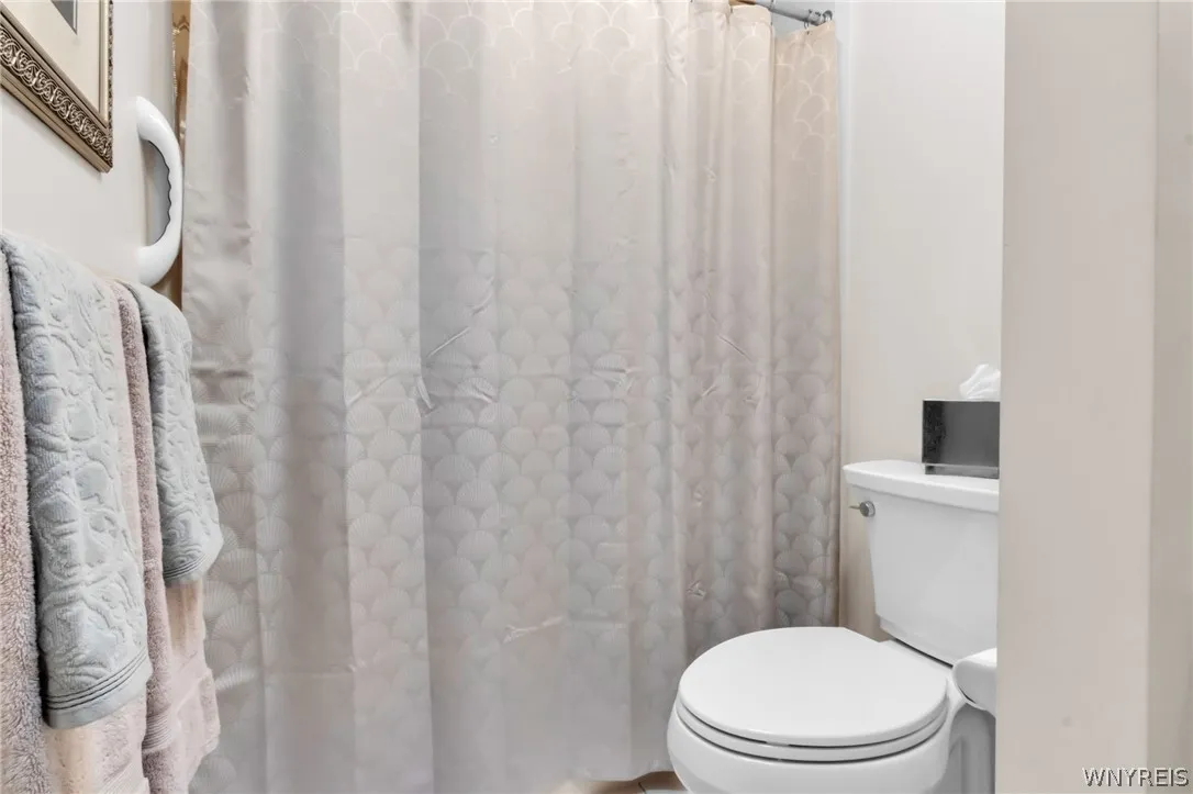 42 Hastings Drive, Orchard Park, New York 14127, Orchard Park, New York 14127, 3 Bedrooms Bedrooms, 6 Rooms Rooms,2 BathroomsBathrooms,Residential,For Sale,42 Hastings Drive, Orchard Park, New York 14127,0,B1692630