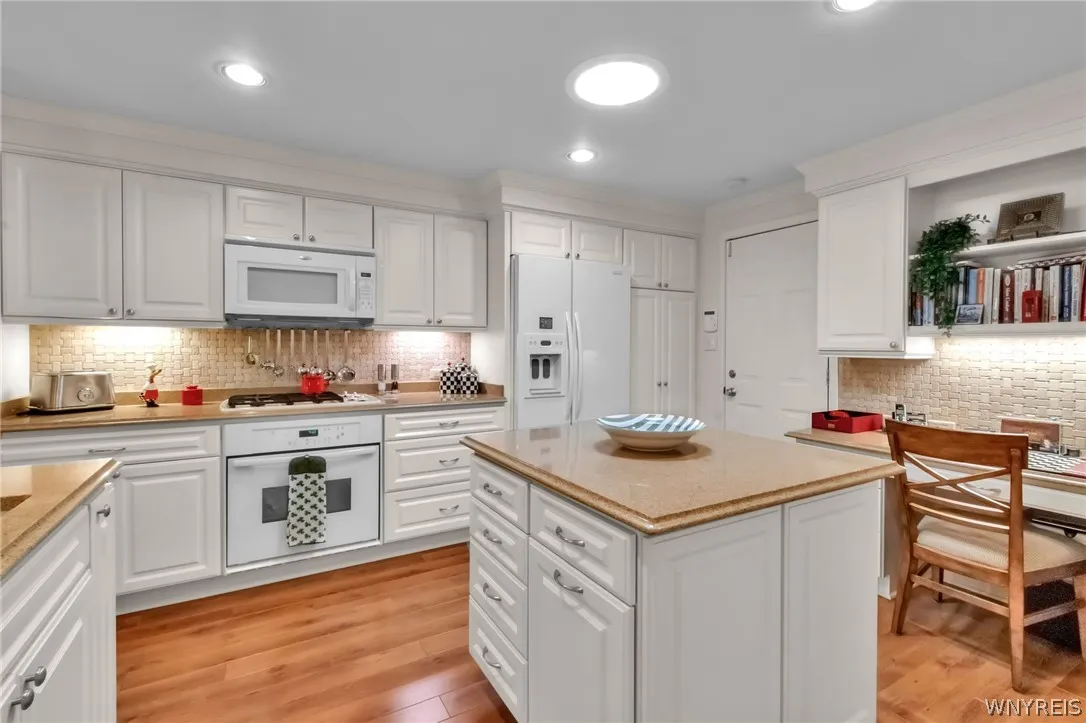 42 Hastings Drive, Orchard Park, New York 14127, Orchard Park, New York 14127, 3 Bedrooms Bedrooms, 6 Rooms Rooms,2 BathroomsBathrooms,Residential,For Sale,42 Hastings Drive, Orchard Park, New York 14127,0,B1692630