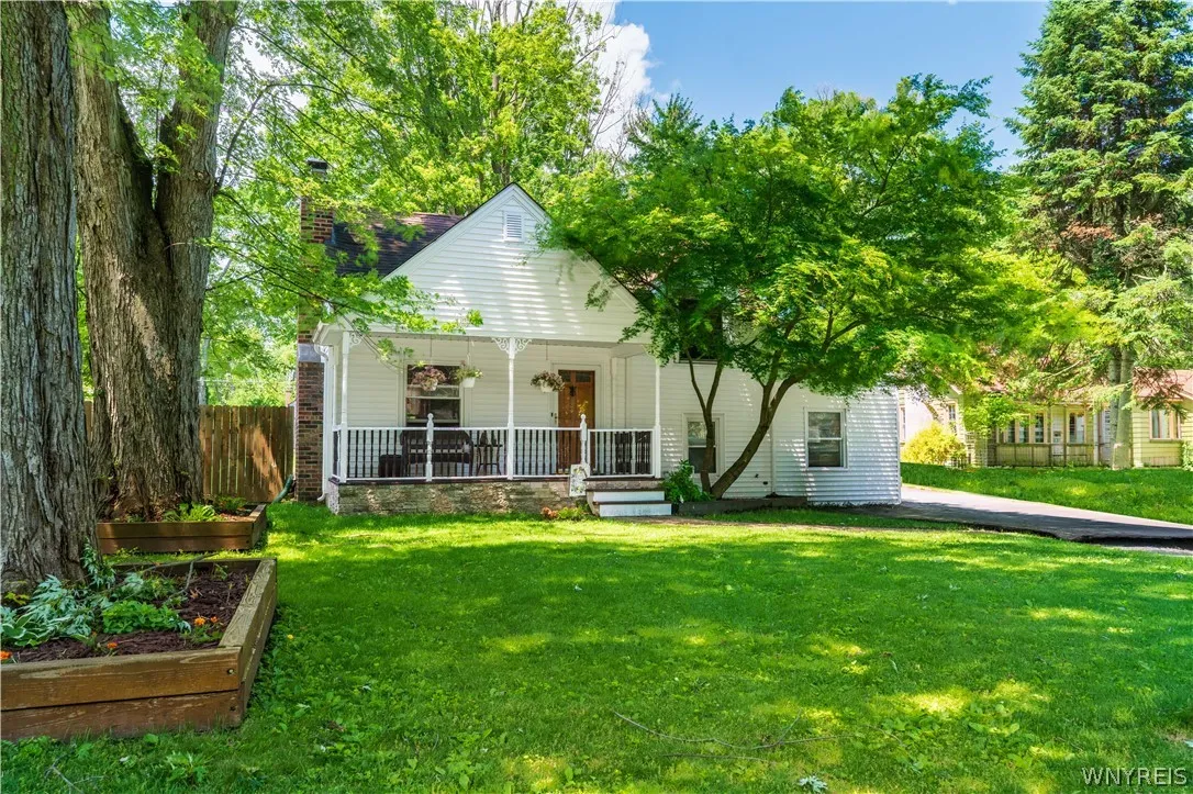 4430 Harris Hill Road, Clarence, New York 14221, Clarence, New York 14221, 4 Bedrooms Bedrooms, 6 Rooms Rooms,1 BathroomBathrooms,Residential,For Sale,4430 Harris Hill Road, Clarence, New York 14221,0,B1692868