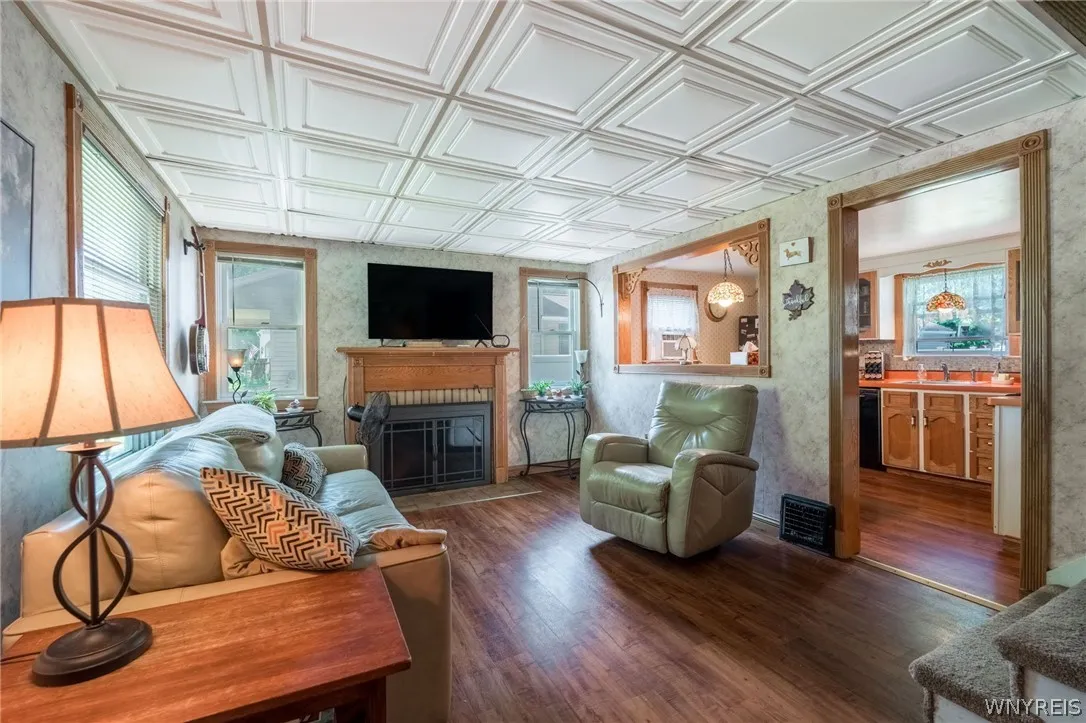 4430 Harris Hill Road, Clarence, New York 14221, Clarence, New York 14221, 4 Bedrooms Bedrooms, 6 Rooms Rooms,1 BathroomBathrooms,Residential,For Sale,4430 Harris Hill Road, Clarence, New York 14221,0,B1692868