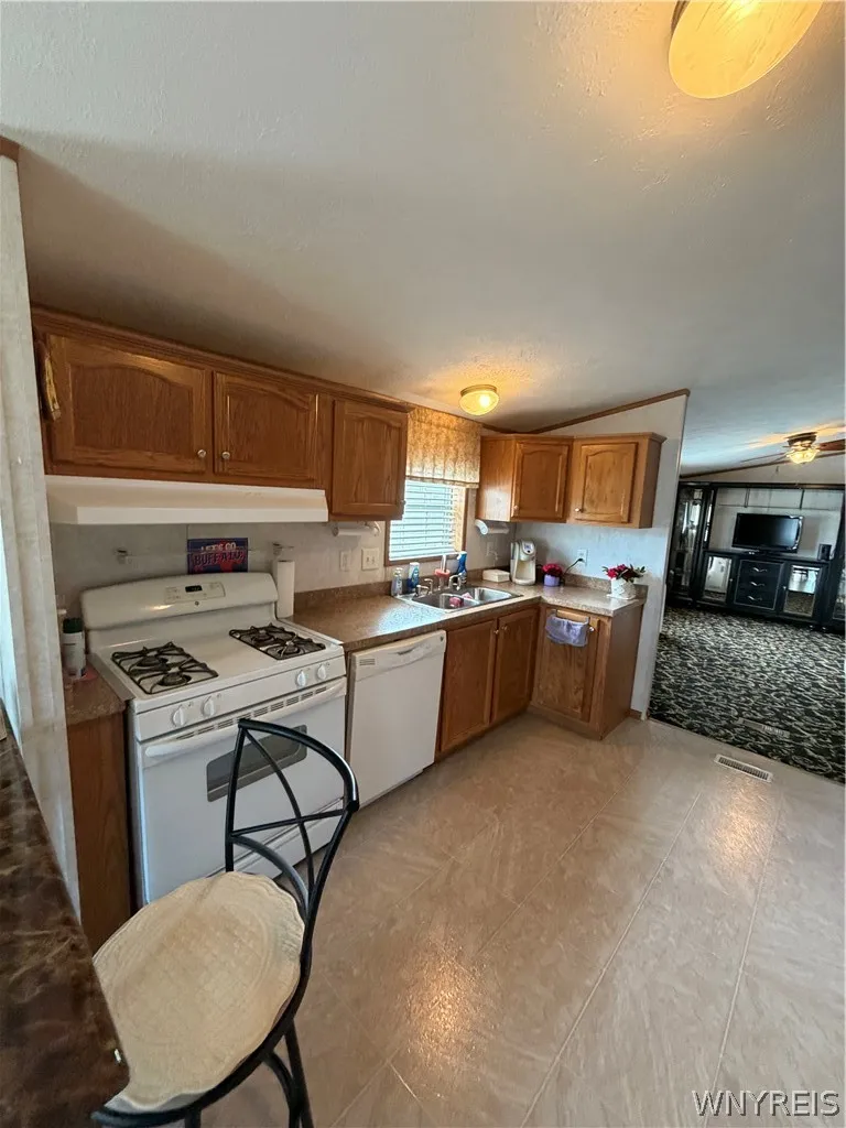 1774 Military Road #69, Tonawanda, New York 14217, Tonawanda, New York 14217, 3 Bedrooms Bedrooms, 7 Rooms Rooms,2 BathroomsBathrooms,Residential,For Sale,1774 Military Road #69, Tonawanda, New York 14217,0,B1692855