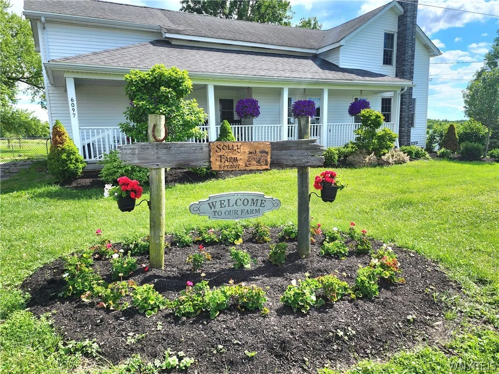 6097 Seufert Road, Orchard Park, New York 14127, Orchard Park, New York 14127, 3 Bedrooms Bedrooms, 10 Rooms Rooms,2 BathroomsBathrooms,Residential,For Sale,6097 Seufert Road, Orchard Park, New York 14127,0,B1691330