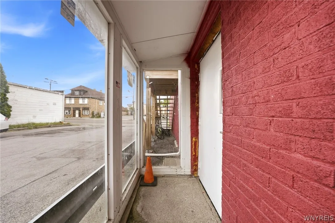 577 Ontario Street, Buffalo, New York 14207, Buffalo, New York 14207, 5 Bedrooms Bedrooms, ,2 BathroomsBathrooms,Residential,For Sale,577 Ontario Street, Buffalo, New York 14207,0,B1692446